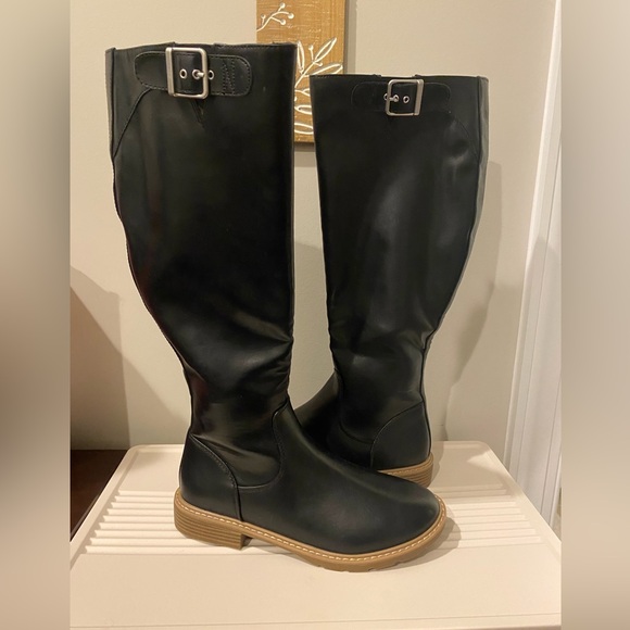 boots - Picture 1 of 1